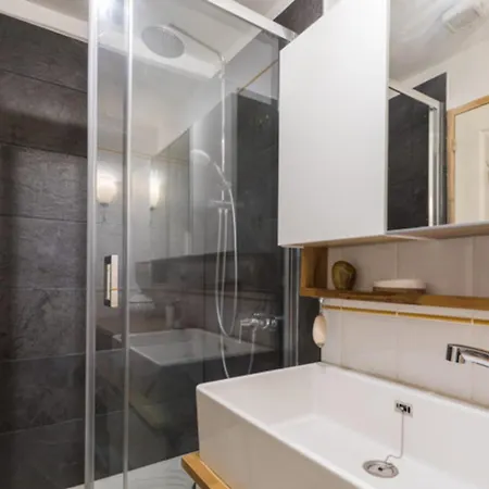 Charming Two-bedroom Duplex Saxe Gambetta ليون